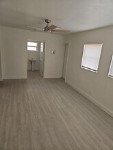 815 Dundas Ct in Fort Pierce, FL - Foto de edificio - Building Photo