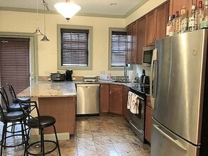 531 Newbury St, Unit 1 in Boston, MA - Foto de edificio - Building Photo