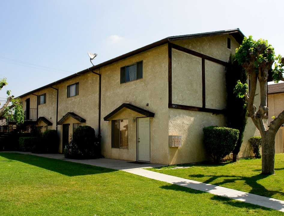 1865 E Rosewood Ct in Ontario, CA - Foto de edificio