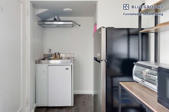 251 C St in Redwood City, CA - Foto de edificio - Building Photo