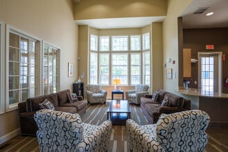 The Commons at Drum Hill in Chelmsford, MA - Foto de edificio - Lobby