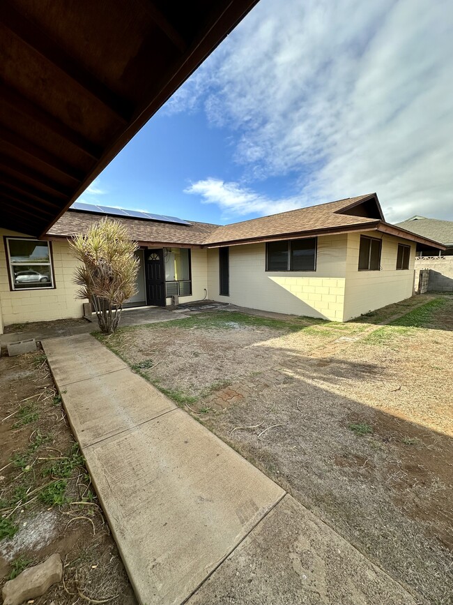 572 Liholiho St in Wailuku, HI - Foto de edificio - Building Photo