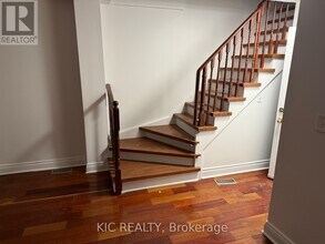 8 Ventura Ln in Ajax, ON - Building Photo - Building Photo