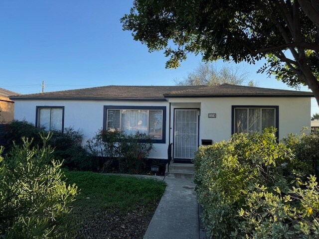 7135 Mohawk St in San Diego, CA - Foto de edificio