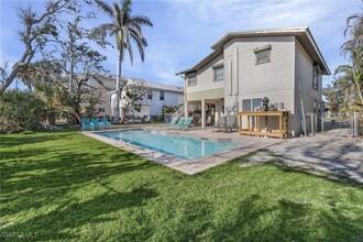 5394 Palmetto St in Fort Myers Beach, FL - Building Photo - Building Photo