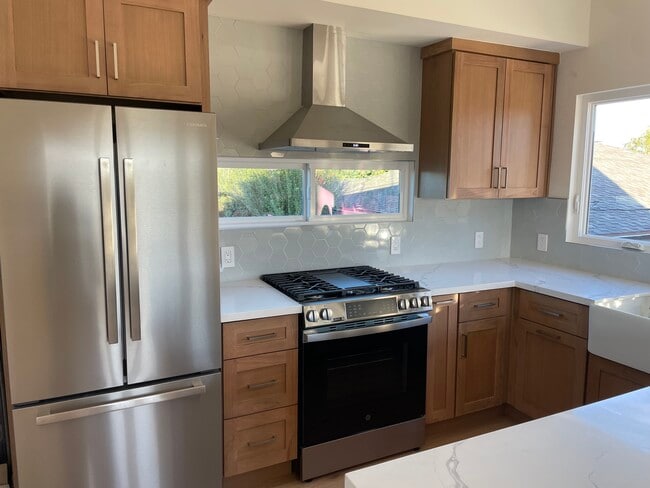 5043 Sawtelle Blvd in Los Angeles, CA - Building Photo - Building Photo