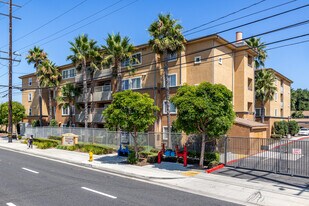 Stonegate I in Anaheim, CA - Building Photo