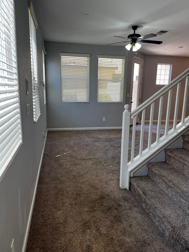 7037 N Creative Dr in Fresno, CA - Building Photo - Building Photo