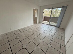 833 S Plymouth Blvd, Unit 839-1 in Los Angeles, CA - Foto de edificio - Building Photo