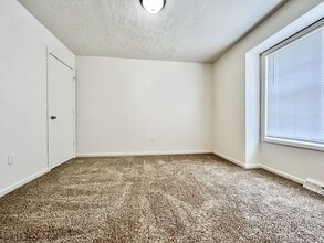 5502 Kalamazoo Ave SE in Kentwood, MI - Foto de edificio - Building Photo