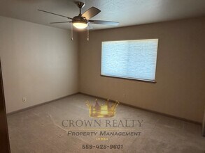 233 E Lois Ave in Tulare, CA - Building Photo - Building Photo