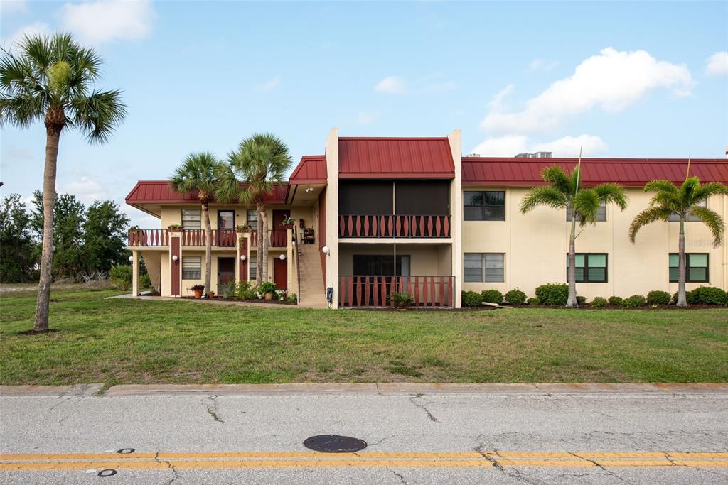 96 Boundary Blvd in Rotonda West, FL - Foto de edificio