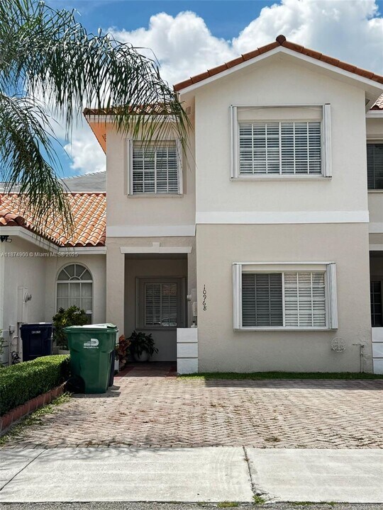 10968 SW 182nd Ln in Miami, FL - Building Photo