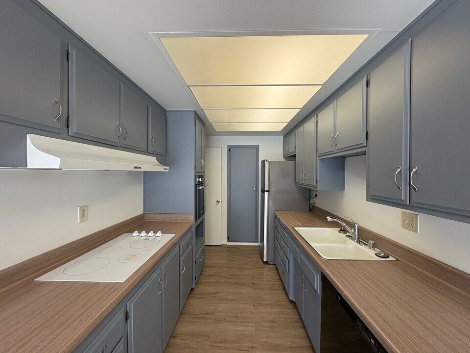 16737 Meandro Dr in San Diego, CA - Building Photo