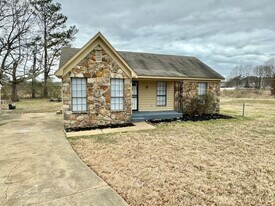 233 Sycamore Rd in Collierville, TN - Building Photo