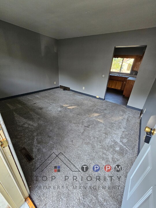 217 Fereday Ct, Unit Unit D in Waterloo, IA - Building Photo