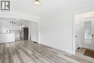 105 Longwood Rd N in Hamilton, ON - Building Photo - Building Photo