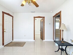 6823 4th Ave N in St. Petersburg, FL - Building Photo - Building Photo