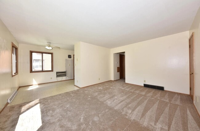 W166N9108 Grand Ave, Unit 3 in Menomonee Falls, WI - Building Photo - Building Photo