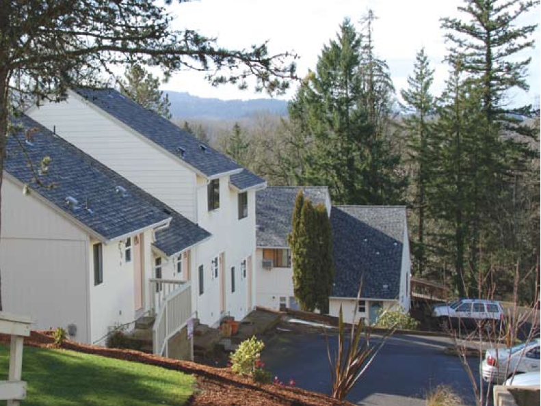 College Park Apartments in Salem, OR - Building Photo