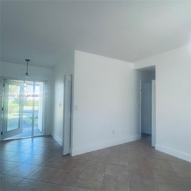 6618 NW 188th Ln in Hialeah, FL - Building Photo - Building Photo