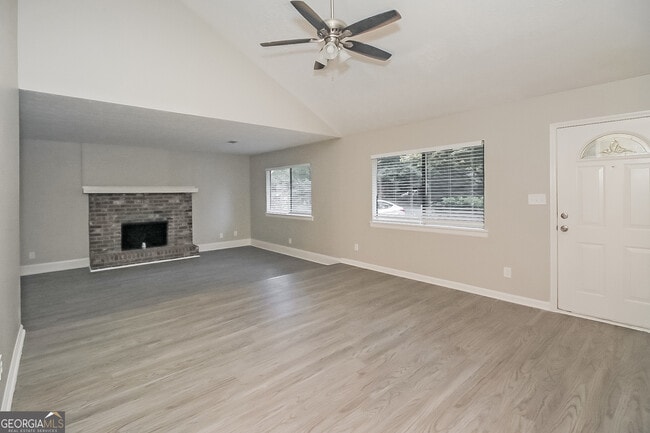 10084 Silent Trail in Jonesboro, GA - Foto de edificio - Building Photo