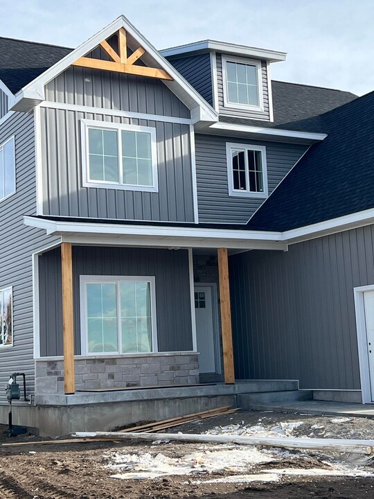 1362 Maple Dr in Rexburg, ID - Building Photo