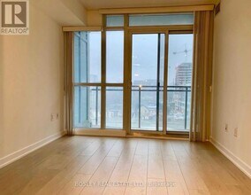 15 Iceboat Terr in Toronto, ON - Building Photo - Building Photo