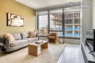 1035 W Van Buren St in Chicago, IL - Building Photo