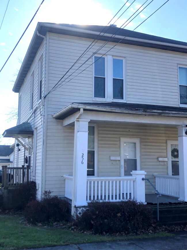 256 W Sugartree St in Wilmington, OH - Building Photo - Building Photo