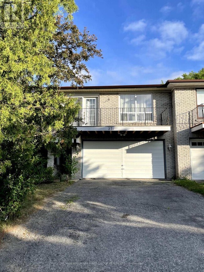 37 Invergordon Ave in Toronto, ON - Building Photo - Building Photo
