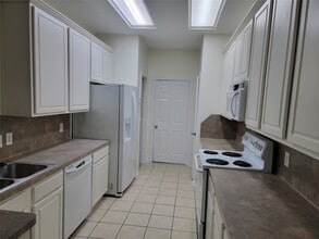 424 Folk Crest Ln in Dickinson, TX - Building Photo - Building Photo