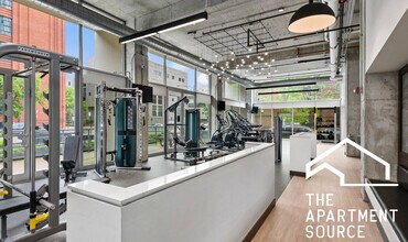 915 W Huron St, Unit 2 in Chicago, IL - Foto de edificio - Building Photo