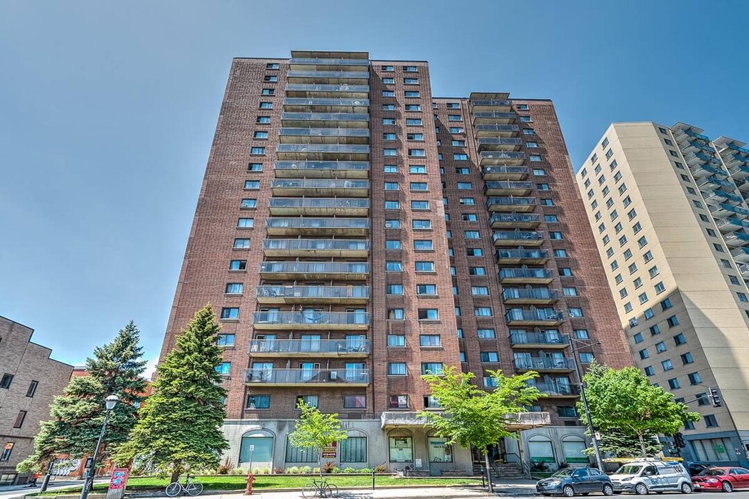 The Tadoussac Apartments in Montréal, QC - Building Photo