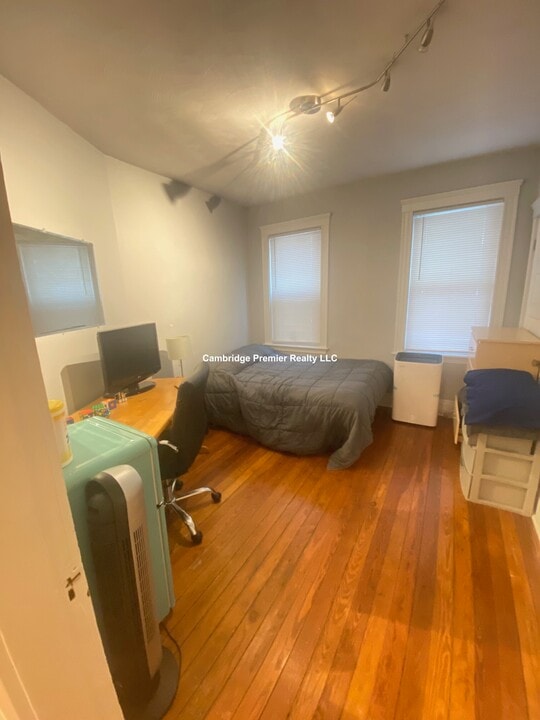 66 Dimick St, Unit 66 Dimick Street in Somerville, MA - Building Photo