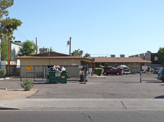 Mountain View Apartments in Phoenix, AZ - Building Photo - Building Photo