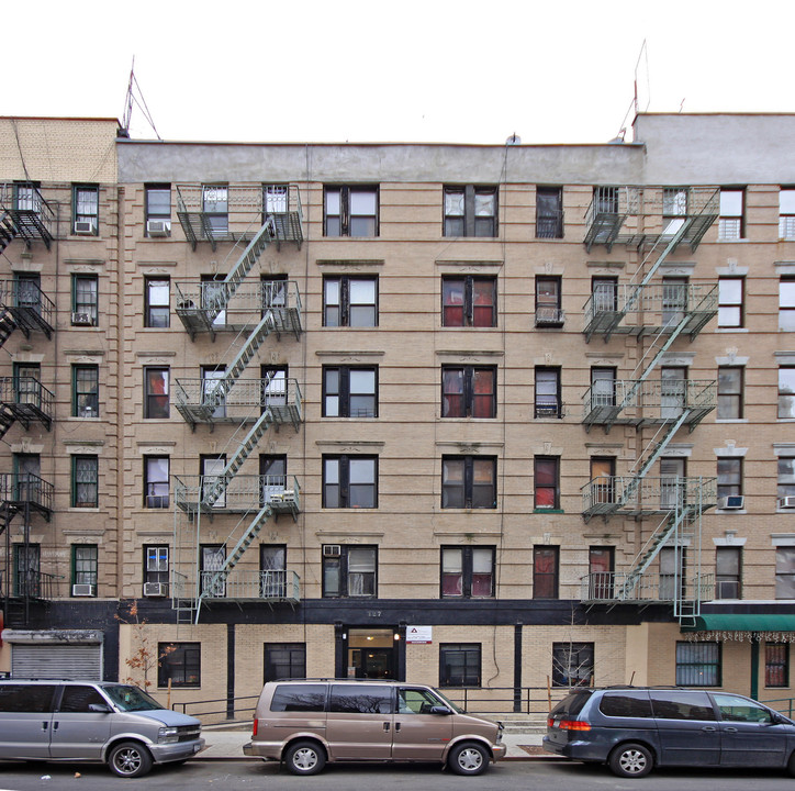 327-29 E 108th St in New York, NY - Building Photo