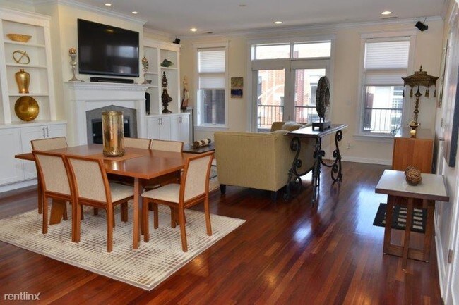 3056 N Clybourn Ave in Chicago, IL - Building Photo - Building Photo