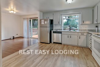 2210 27th Ave SE in Puyallup, WA - Building Photo - Building Photo