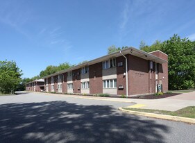 Heritage Gardens in East Hartford, CT - Building Photo