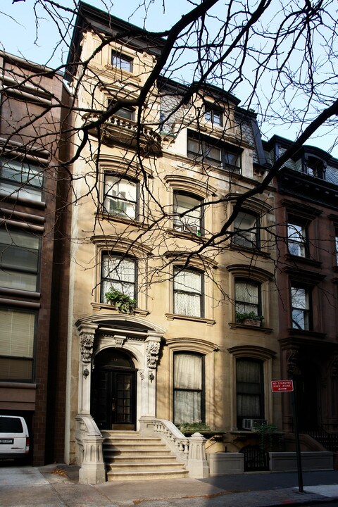 220 Columbia Pl in Brooklyn, NY - Building Photo