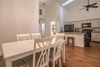 7652 Pinewalk Dr S in Margate, FL - Building Photo - Building Photo