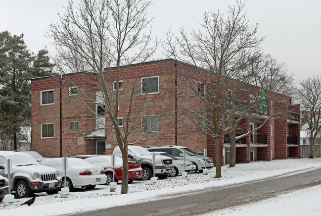 40 Maple St in Uxbridge, ON - Building Photo - Building Photo