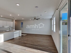 4272 Halo Hollyhock St in Las Vegas, NV - Building Photo - Building Photo