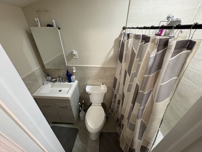 279 Grand Blvd, Unit 1 in Deer Park, NY - Foto de edificio - Building Photo