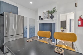236 Snyder St in Orange, NJ - Foto de edificio - Building Photo