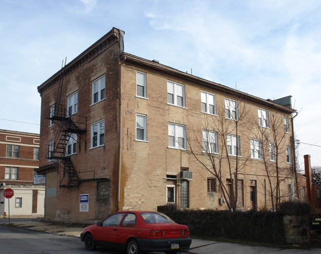 2901-05 Maple Ave in Altoona, PA - Building Photo - Building Photo