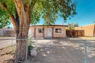 5932 Avenida La Barranca NW in Albuquerque, NM - Building Photo - Building Photo