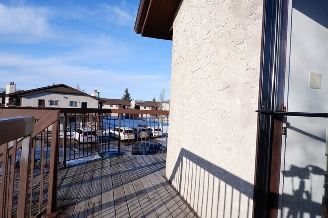 2921 Harding St in Regina, SK - Building Photo - Building Photo