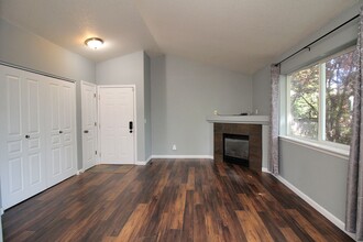 12018 SE Bush St in Portland, OR - Building Photo - Building Photo